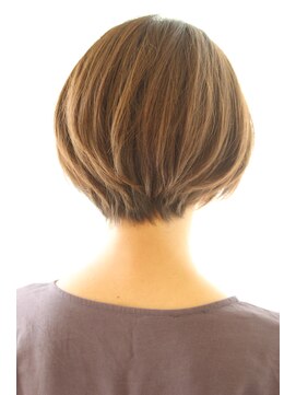 レウナ 外苑前(Reuna) ３０代・４０代に人気ひし形シルエットな大人ショートボブ