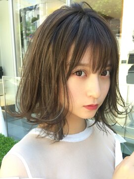 クオン 伊勢崎(QUON.) 柔らかい質感のミディアムヘア