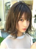 柔らかい質感のミディアムヘア