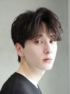 フィフス トウキョウ (fifth TOKYO) 渋谷フェザーパーマメンズカットセンターパートウルフ30代