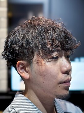 波巻きパーマ　マッシュ　メンズ