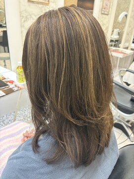 ヘアーデザインムーヴ(Hair design MOVE) 白髪ぼかしハイライト　ミディアム