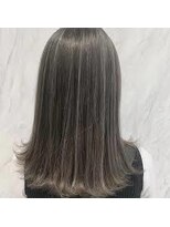 ガガ(GAGA) 「極細ハイライト」 アッシュグレー×極細ハイライト