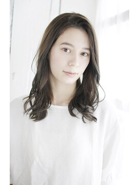 トランクイルバンカ(TRAN9UIL BANCA) 20代30代40代　重みを抜く大人ロング【近江八幡】