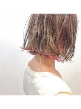 スケッチ(sketcH) 【sketcH.】外ハネ切りっぱなしボブ × インナーカラー