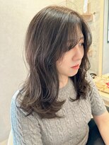 シロ(shiro)&nbsp;レイヤーカット/外国人風カット/ネイビーグレージュ