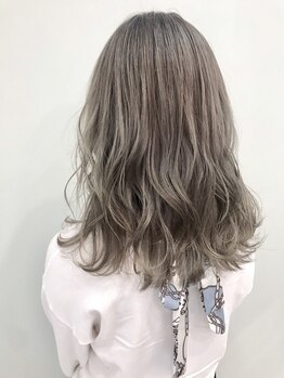 サロンドパリス ラグジュアリー(Salon de Paris Luxuary)の写真/【肌色診断付き肌を美しく見せるプリミエンス水光肌カラー￥7000～】毛髪内密度に着目し艶のある美しい髪へ