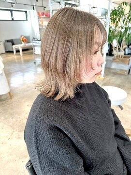 エトレ(etore) 透明感ヌーディベージュ×ミディアムボブ