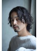 大人の波巻きスパイラルパーマミディアムロングメンズカットヘア