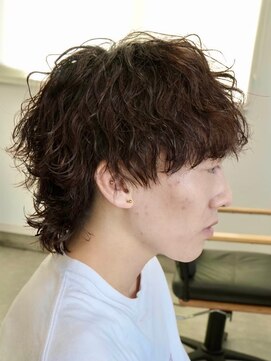 フゥ 宇都宮(FeU) 波巻きスパイラルパーマシャドウパーマメンズ刈り上げ緩め30代