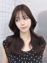 ロムーク 表参道(LOMKH)&nbsp;夏の小顔ロングレイヤーカット顔周りシールエクステブルーカラー