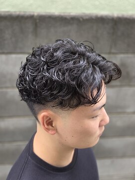 アンドザバダス(&THE BADASS) ツーブロック×アイロンパーマ