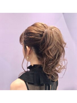 アンド バイ ヘアサロン(AND by hair salon) ふんわりポニーテール