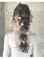 ロロ(Lolo)&nbsp;スモークツリーとドライフラワーのヘアアレンジ