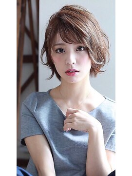 エイミー(Aimee) Aimee ひし形ショートボブ×3Dアッシュグレージュ