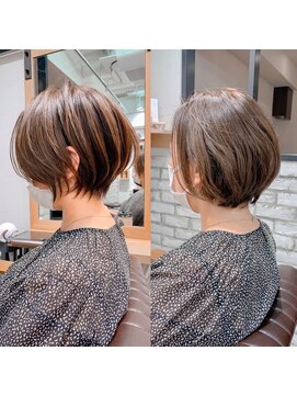 アヴァロン(AVALON) 絶壁解消×カーキグレージュ×40代×前髪長め大人ショートボブ永