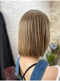 ショートボブ/ニュアンスカラー/センターパート/ブルージュ