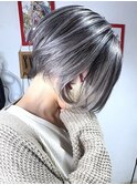 ショートボブ×脱白髪染めホワイトバレイヤージュ×ブリーチ２回