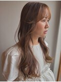ロングヘアに顔周りレイヤー