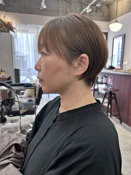 ルックアット(Look at) 【Look at】20代30代40代ボルドーカラーハンサムショート