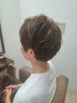 ロマン バイ ルームス(浪漫 by ROOMS) ハイライトで動きを出す、大人のベリーショート【小西】