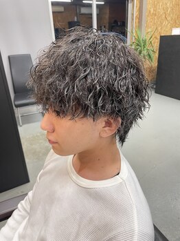 アディクト オム(ADDICT HOMME)の写真/すぐ取れるパーマにサヨナラ！ブリーチ毛も対応【もちが良いパーマ】で、圧倒的な持続力と動きをキープ。