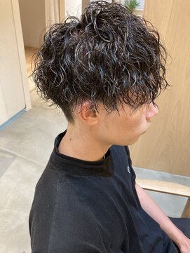 ソウスシア(SOURCE cia) ツイスト強めのツイストスパイラルパーマ【佐藤和弥】