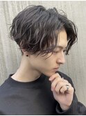 ツイストスパイラルパーマセンターパートツーブロック刈り上げ
