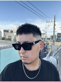 束感ツーブロックマッシュスキンフェード波巻き無造作ショート