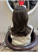 オリーブベージュ