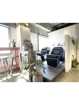 エレベーターを上がると素敵な非日常空間◇こだわりが詰まったオシャレな店内で癒されるひと時を…