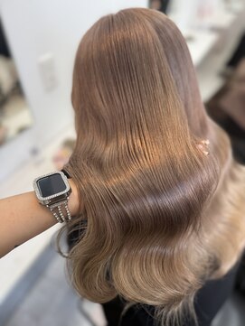 ラビス(Lovis) ホワイトブロンド/外ハネボブ/ワイドバング/ブルーブラック