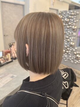 ヴィサージュバスク(VISAGE ba.s.k) ハイライトで作る透明感カラー