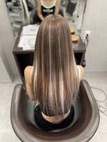 ヘアーデザインルアナ(Hair design Luana.)&nbsp;グレージュ×ホワイト