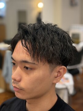 ゼロスバーバー(0's BARBER SHOP) 束感無造作ツイストスパイラルパーマ人気流行立体感メンズ