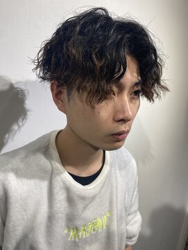 ドルクス 日本橋(Dorcus) メンズ　流行の髪型　ツイストスパイラルセンターパート