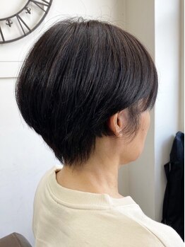 ヘアーサロン リバース(Hair Salon Rebirth)の写真/頭の凝りやツボをほぐし、首のリンパまでしっかりとマッサージをして日々の疲れを癒します。