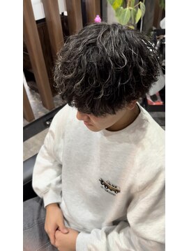 オーラ(AuRa) 重めマッシュ×波巻きパーマ