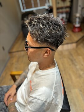 ラフトマン(Raftman) 極道パーマ×ハイライト×スキンフェード