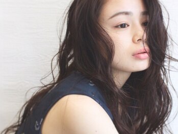 ワクリ エビス(wakuri ebisu)の写真/上品な艶感と潤い溢れる自然な美髪で大人女性ならではの魅力を♪
