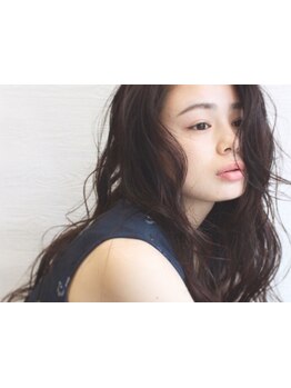 上品な艶感と潤い溢れる自然な美髪で大人女性ならではの魅力を♪