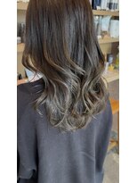 カプロ キャトル(Capullo de Quatre)&nbsp;透明感グレージュ×ナチュラルレイヤー
