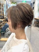 グラッシー センター北店(GLASSI)&nbsp;白髪ぼかしハイライト★ペールグレージュ★刈り上げショート