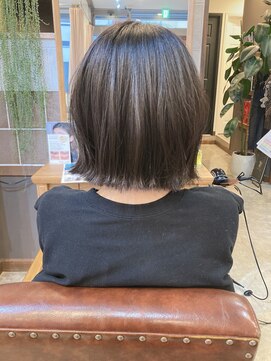 スアバイキキ(SuA by kiki.) レイヤーボブ/外ハネボブ/大人ショート/ニュアンスカラー[千葉]