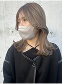 オリーブグレージュ