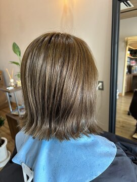 ワク(Wacu) 切りっぱなしボブ、オリーブグレージュ