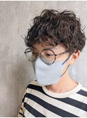 外国の少年風～ショートパーマ～