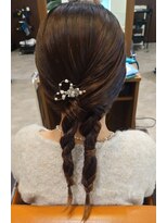 ビスポーク(BESPOKE)&nbsp;お呼ばれアレンジ♪20代30代40代大人可愛いタイト編みおろし