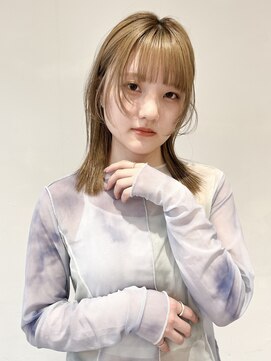 イル(ill) 顔周りカット 顔周りレイヤー ハイトーンカラー