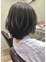 ルッソ チアロ(Lusso chiaro)&nbsp;細めハイライト/アッシュグレー/丸みショート/30代40代50代